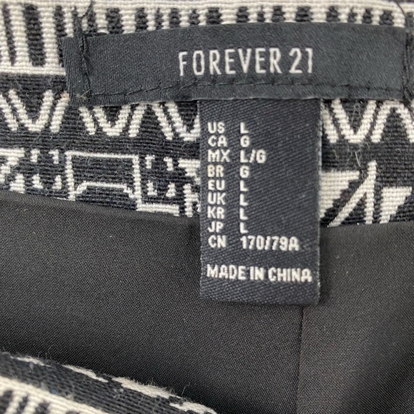Forever 21 black & white tribal print shorts, L - Picture 2 of 11